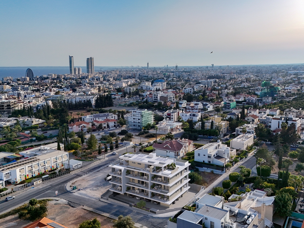 24-138 TOUMAZIS COLUMBIA COL 3